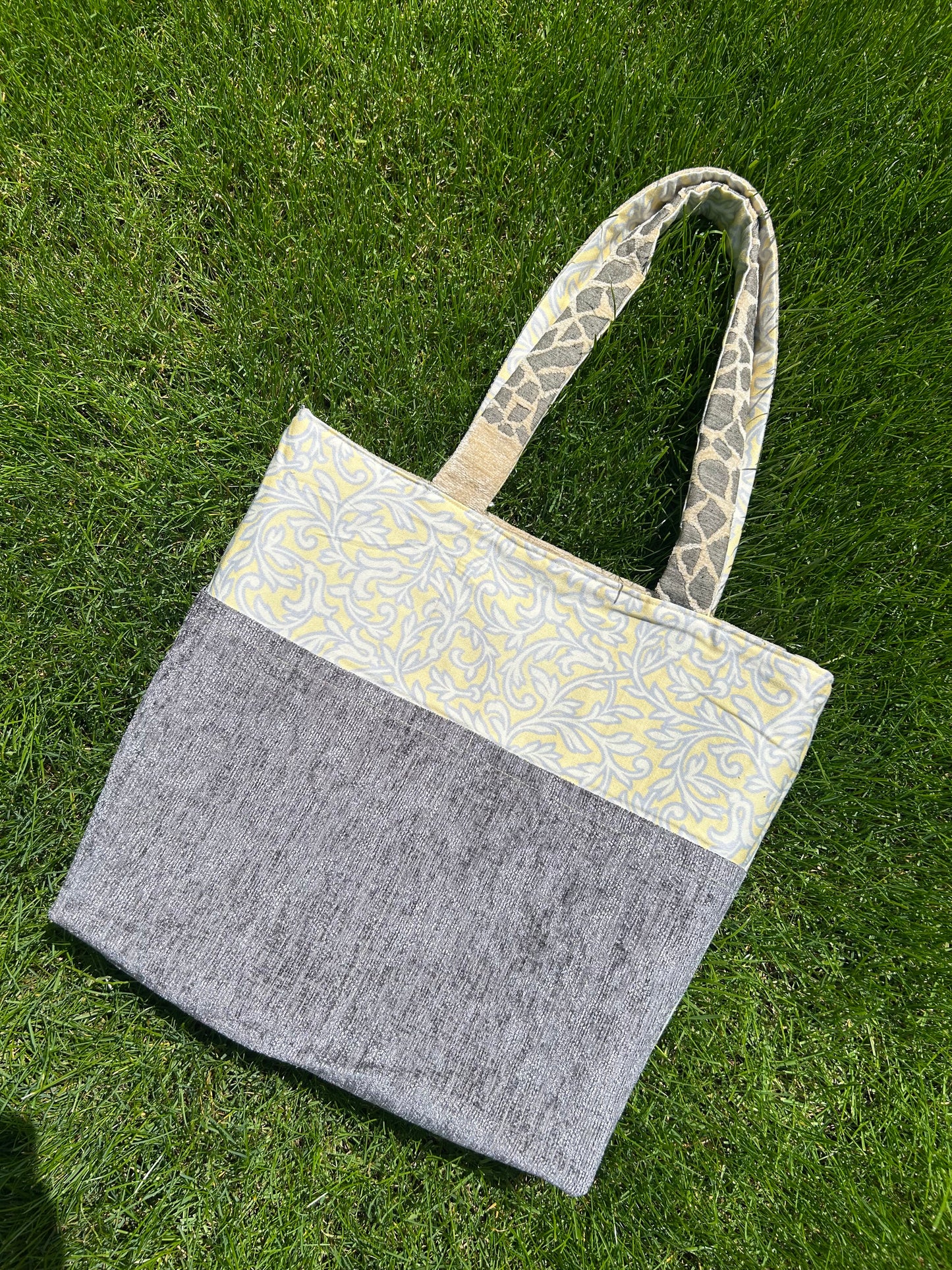 Reversible tote bag