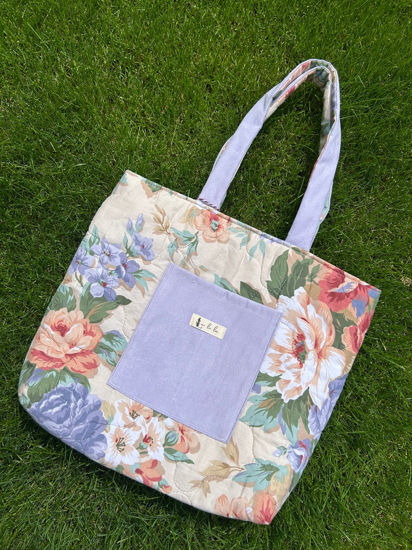 Reversible tote bag