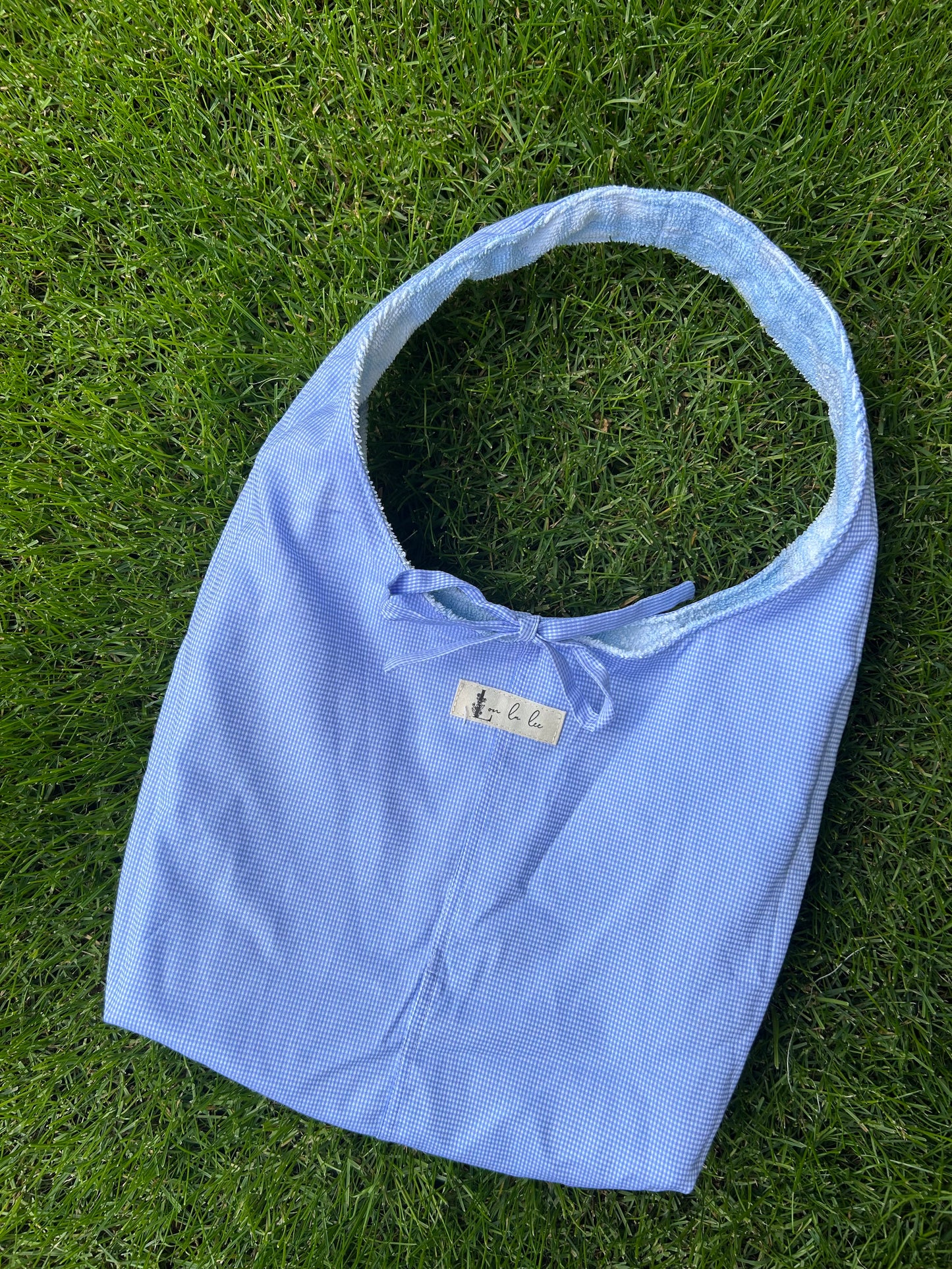 Reversible shoulder bag