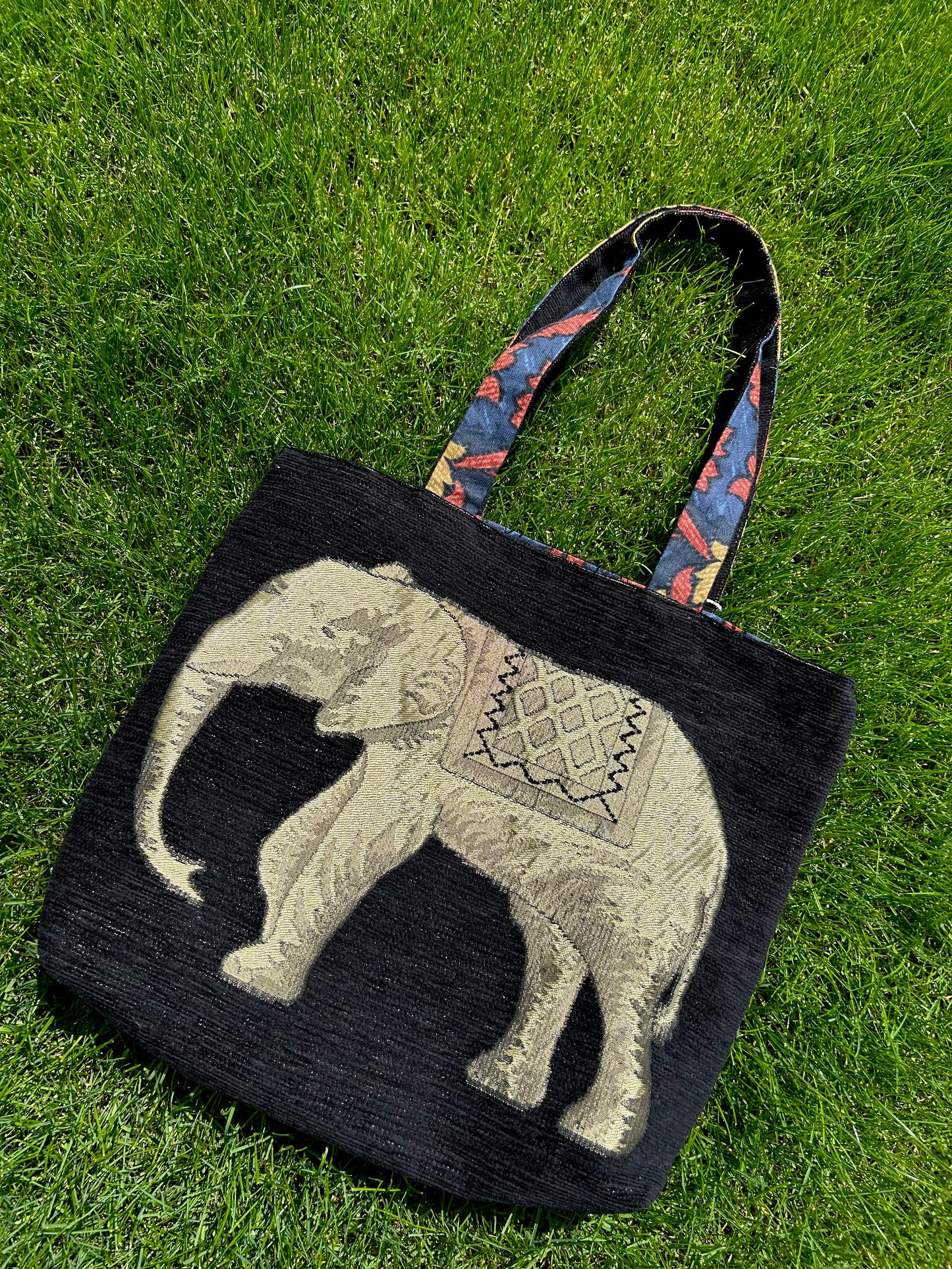 Reversible tote bag