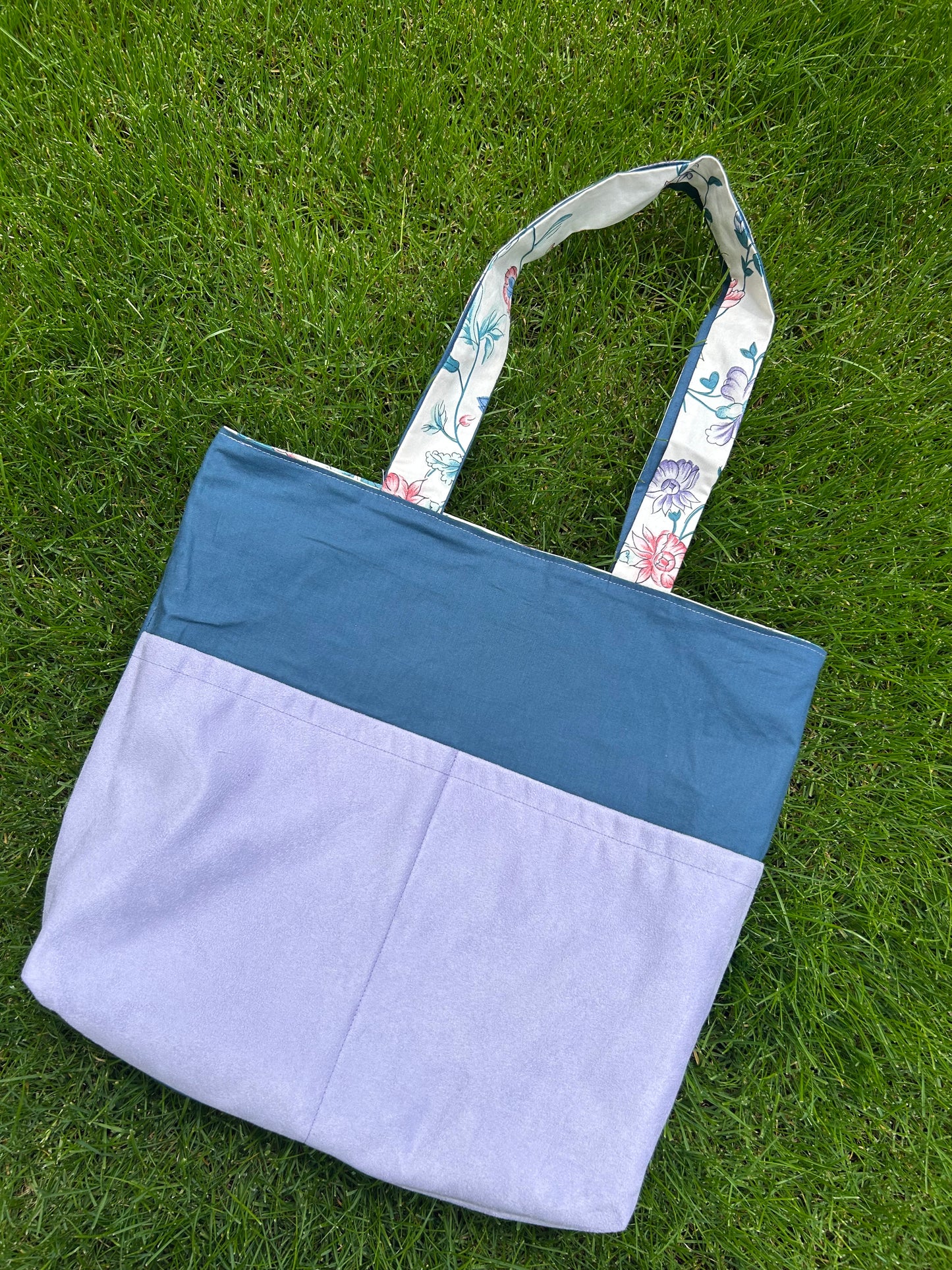 Reversible tote bag