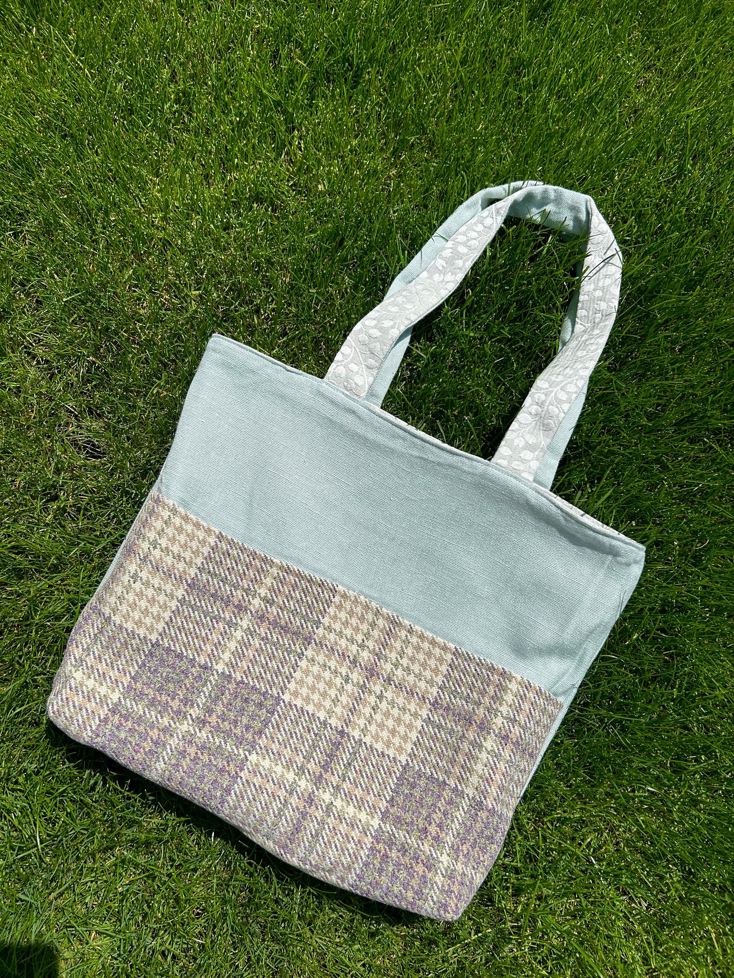 Reversible tote bag