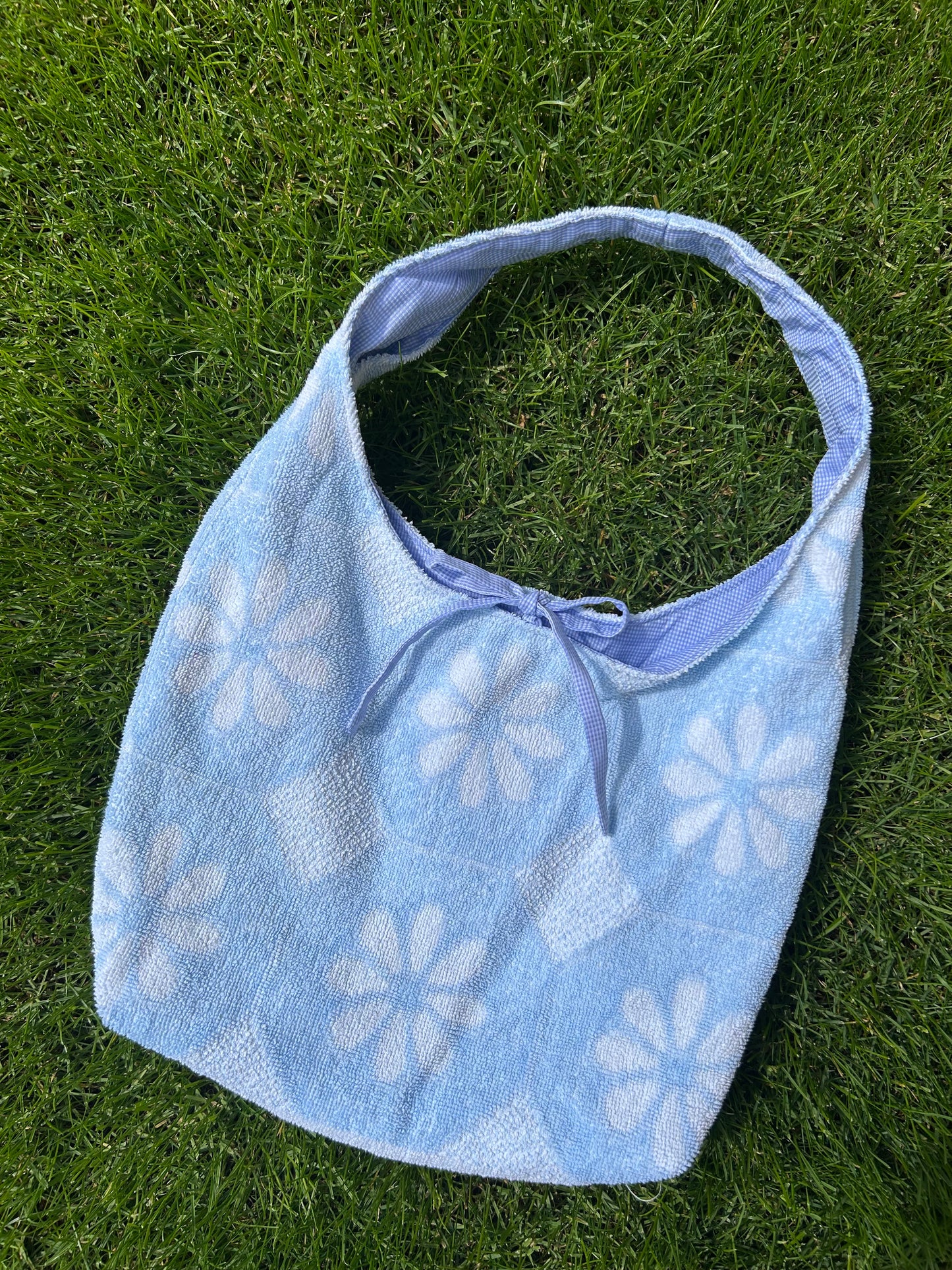 Reversible shoulder bag