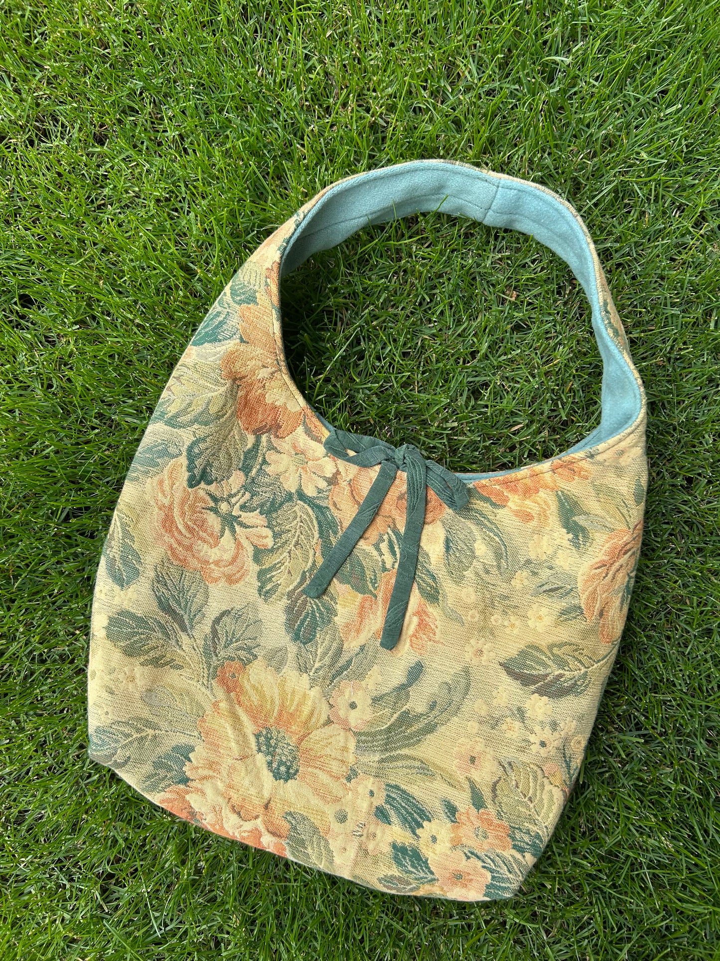 Reversible shoulder bag
