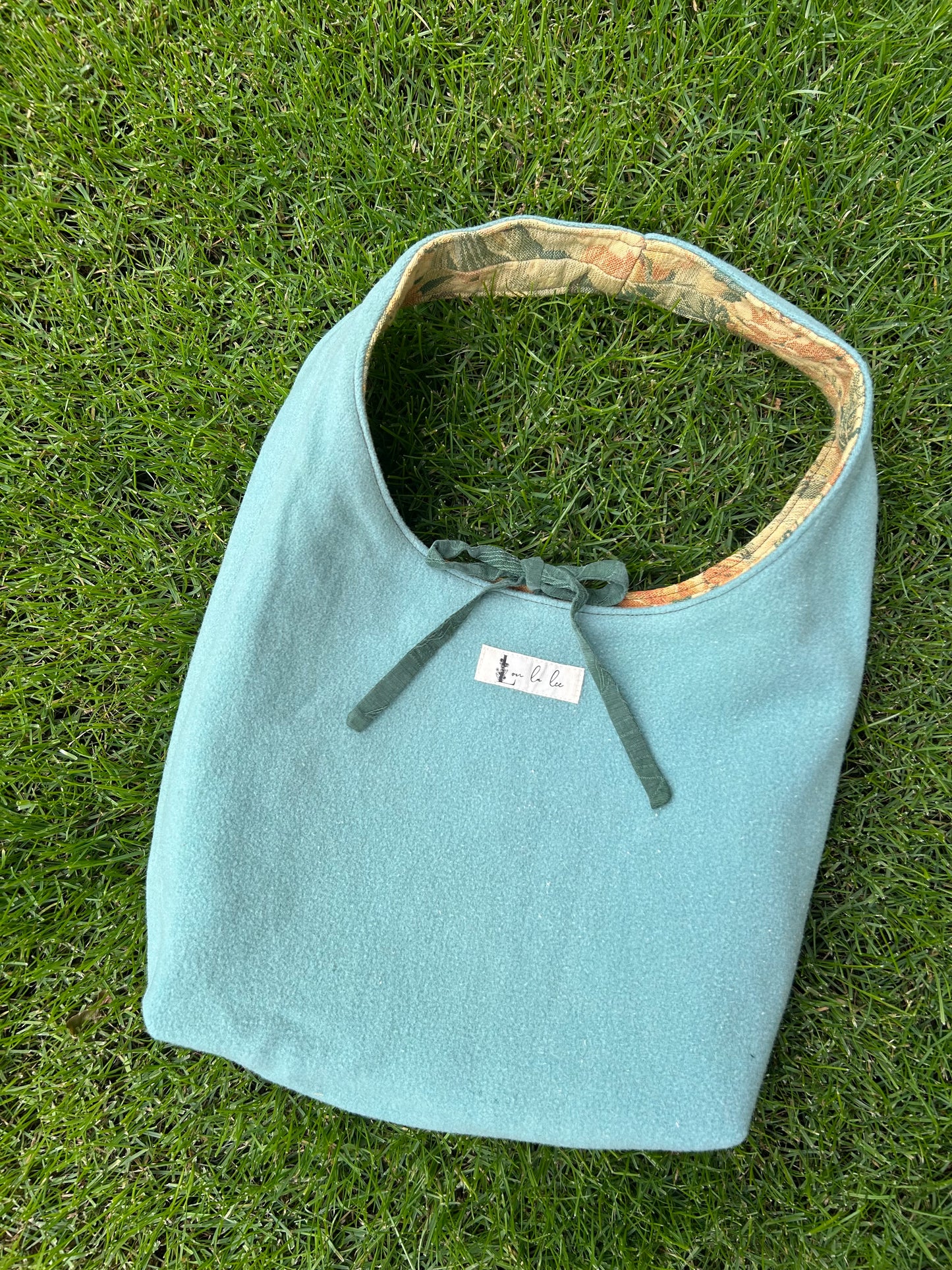 Reversible shoulder bag