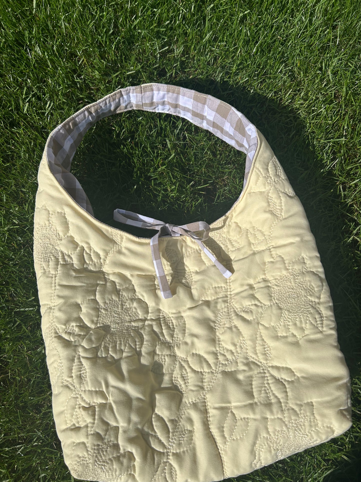 Reversible shoulder bag