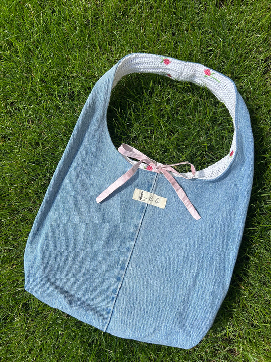 Reversible shoulder bag