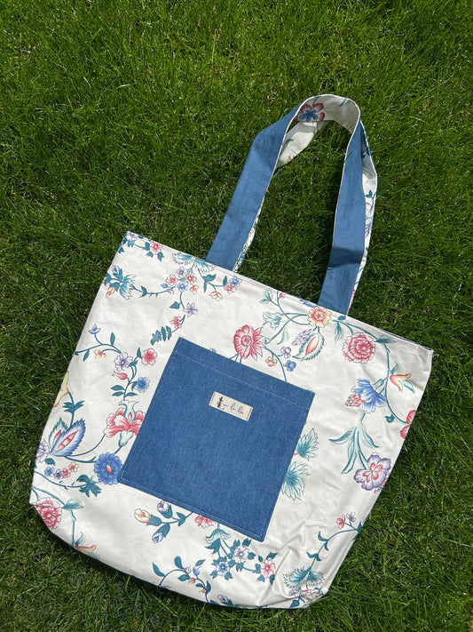Reversible tote bag