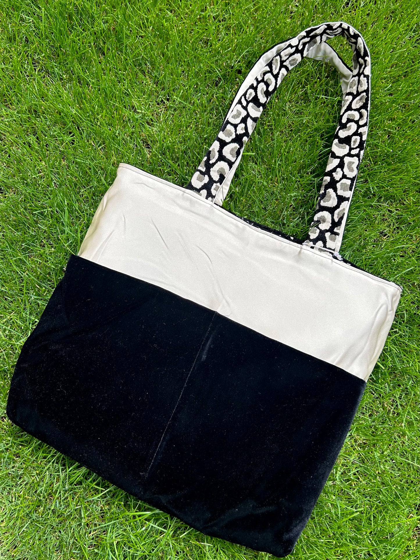 Reversible tote bag
