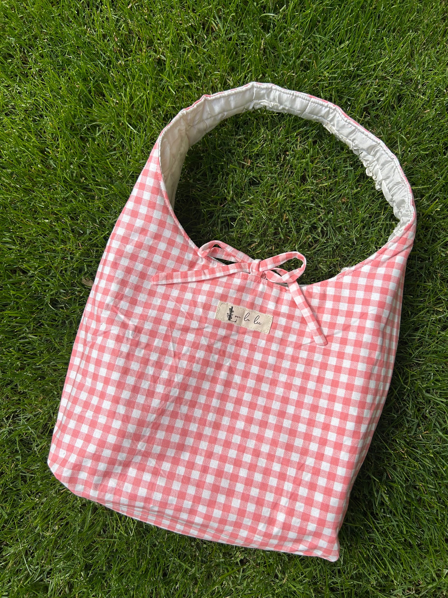 Reversible shoulder bag
