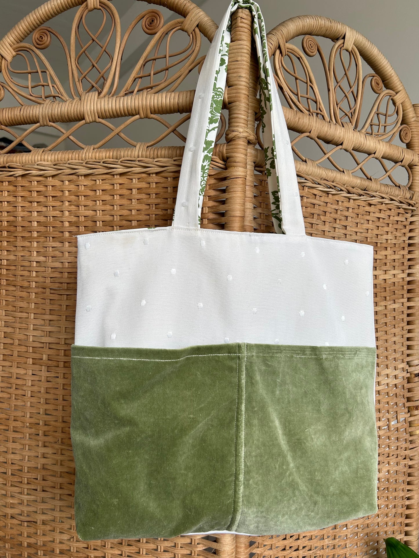 Reversible tote bag