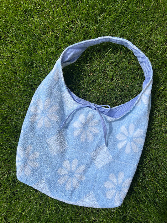 Reversible shoulder bag