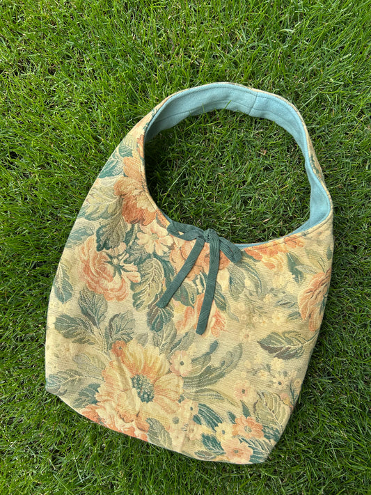 Reversible shoulder bag
